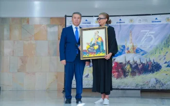 СЫРДАН ШЫҚҚАН ҚАЛАМГЕР, ҚЫЛҚАЛАМ ШЕБЕРІ АҒЫМСАЛЫ ДҮЗЕЛХАНОВТЫҢ 75 ЖЫЛДЫҒЫНА ОРАЙ КӨРМЕ ӨТТІ